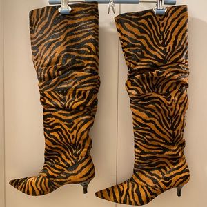 ZARA Leather Animal print kitten heel boots
Zebra